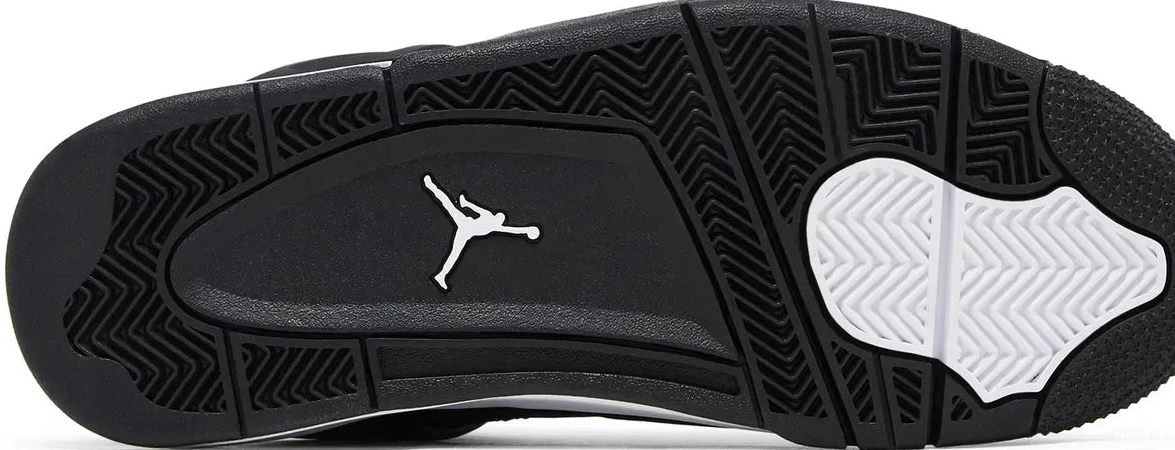4 White Jordan Retro Thunder 0802